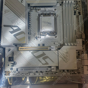 GIGABYTE B850M AORUS ELITE WIFI6E ICE