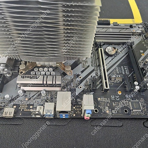 i5 10600k + 애즈락z490팬텀게이밍4 + ddr4 삼성램 + 써모랩 트리니티 cpu 메인보드