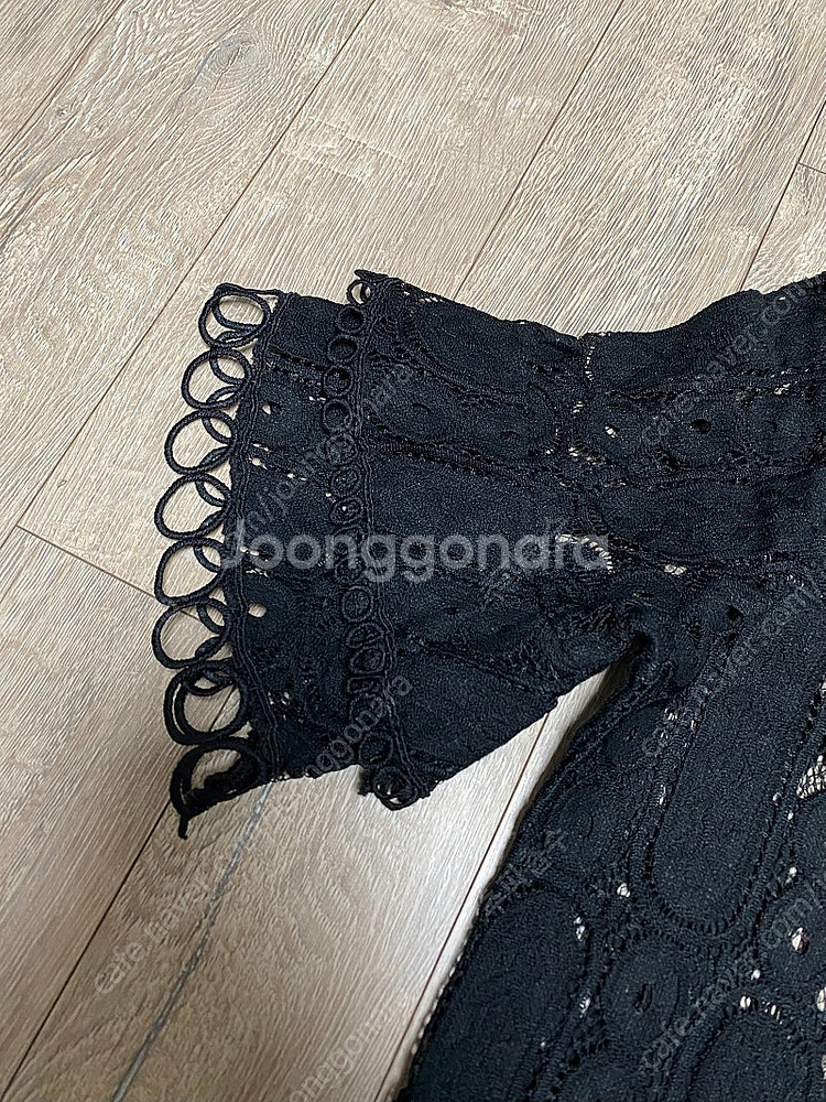 펀칭 레이스 시스루 블라우스 블랙--1