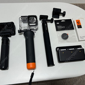 DJI 오즈모 액션4 어드벤처 콤보 + 정품 다이빙 액세서리 키트 + 정품 삼각대 일괄 판매