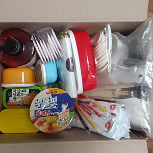 캠핑용품 이거저것 모음 (여름 샤워 바디워시 대용량, 간식, 도시락그릇, 일회용수저모음 기타 등등)