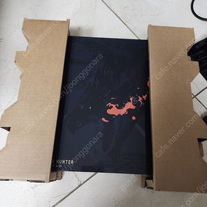 ps4 pro 몬헌 한정판 + 월드,아이스본 한정판 피규어 팝니다.