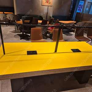 콘센트 매립 테이블 카페테이블