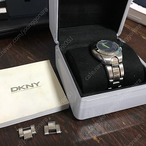 DKNY 시계 팝니다.