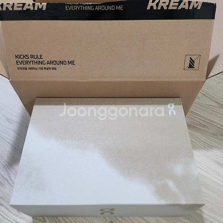 온러닝 클라우드몬스터 보이드블랙 w235 새상품 팝니다--1