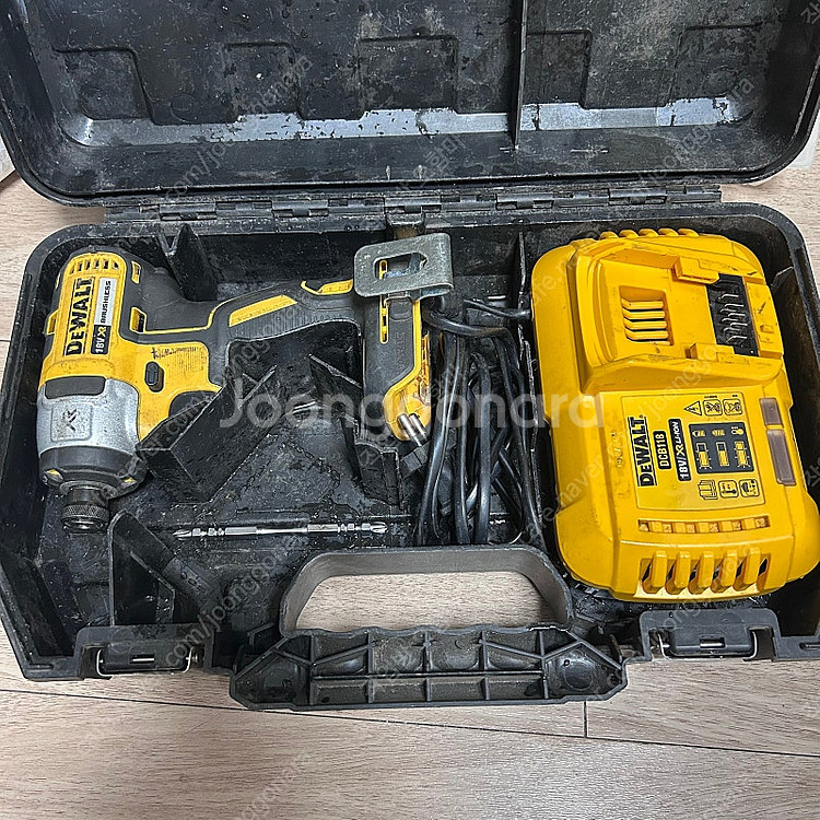 디월트 임팩 DCF 887 + 충전기 (13만원)--1