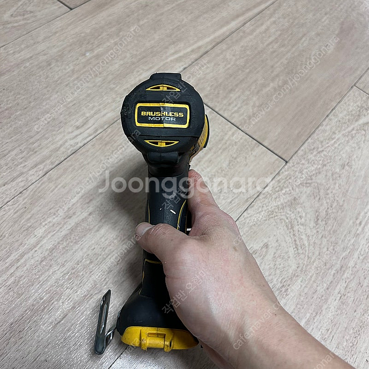 디월트 임팩 DCF 887 + 충전기 (13만원)--3
