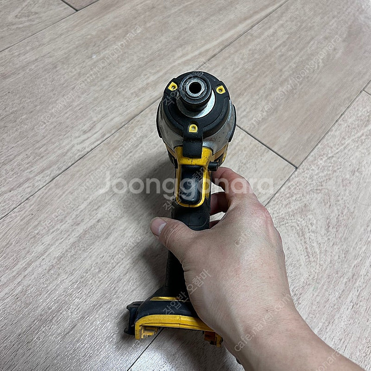 디월트 임팩 DCF 887 + 충전기 (13만원)--5
