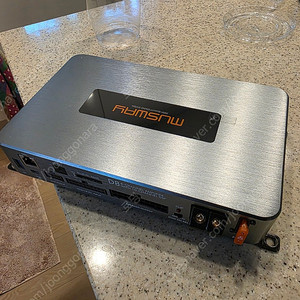 무스웨이 D8 DSP 앰프 판매합니다 (BMW 520i 장착했었습니다.)