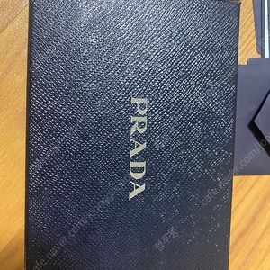 프라다 비텔로무브 중지갑 팝니다