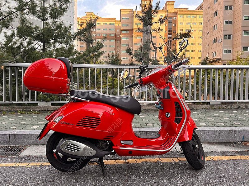 Vespa gts300--0