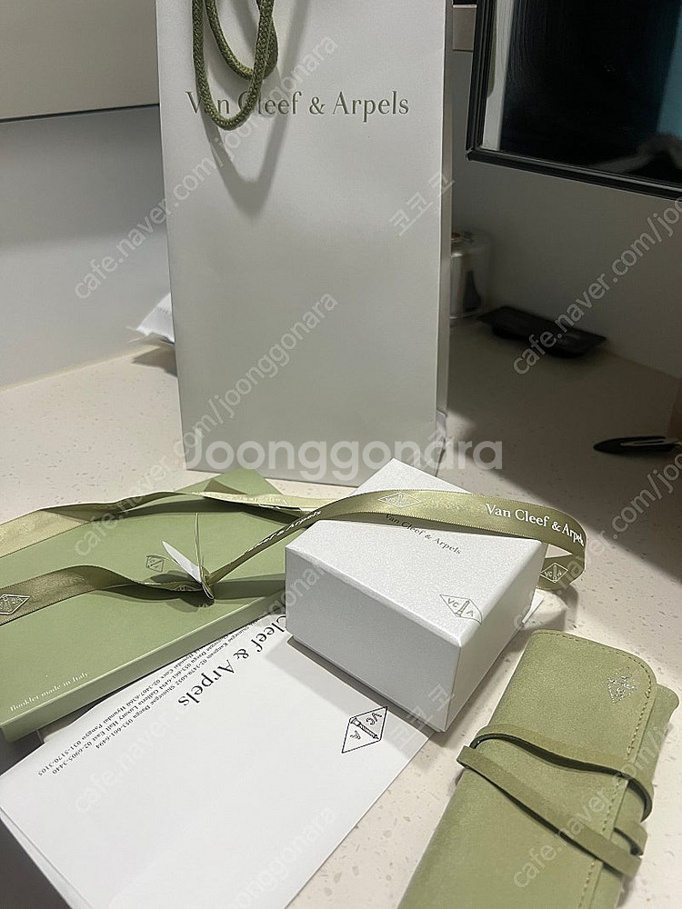반클리프 알함브라 펜던트 기요세 화이트골드 목걸이--1