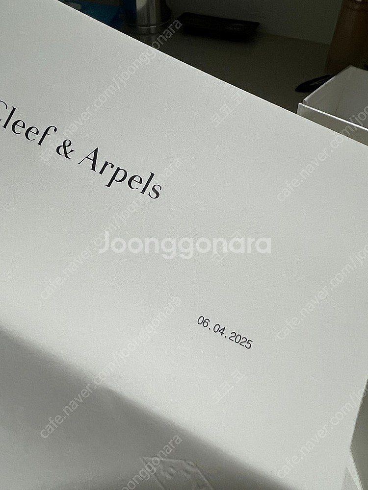 반클리프 알함브라 펜던트 기요세 화이트골드 목걸이--2