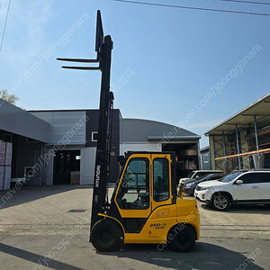 현대 2.5톤 3단마스트 14년식 캐빈 쉬프트 디젤지게차 중고지게차 매매