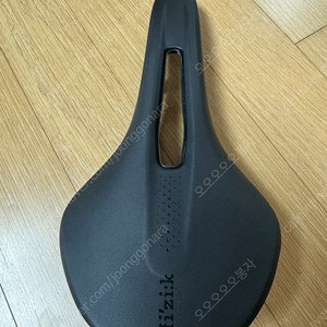피직 안타레르 R1 셀레 노부스 카보니오 안장 판매합니다