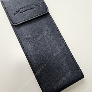 랑에 시계 여행용 파우치 이미지