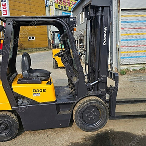 디젤지게차 3톤 3단 두산 차량상태좋음