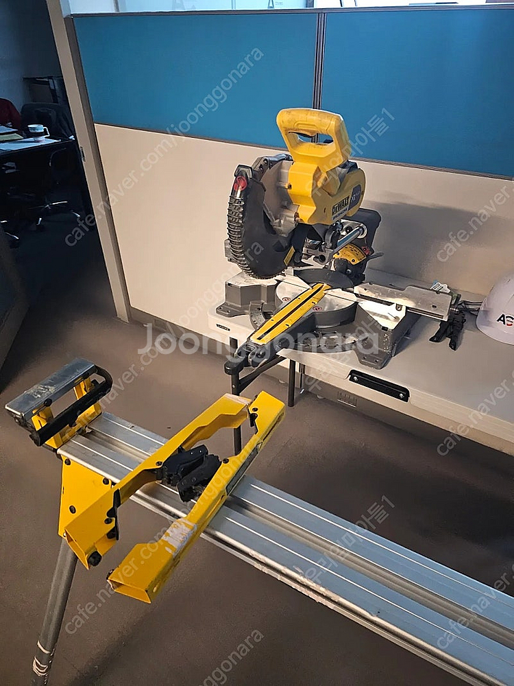 디월트 DCS727N 충전슬라이딩/ 전용다릿발--1