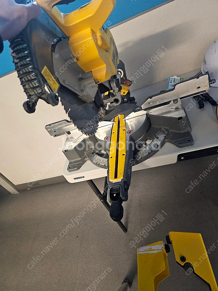 디월트 DCS727N 충전슬라이딩/ 전용다릿발--2