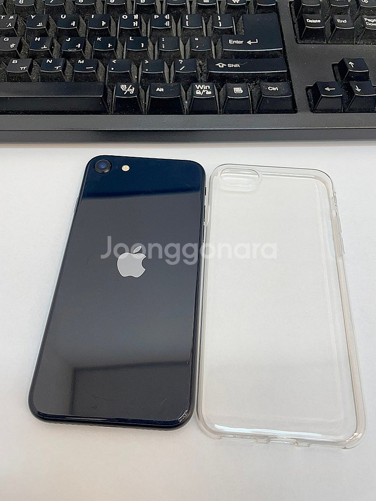 아이폰SE3 블랙 64GB 해외판 배터리98% 상태좋은...--0