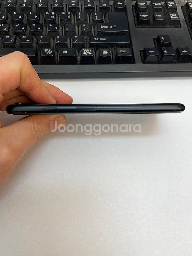 아이폰SE3 블랙 64GB 해외판 배터리98% 상태좋은...--5