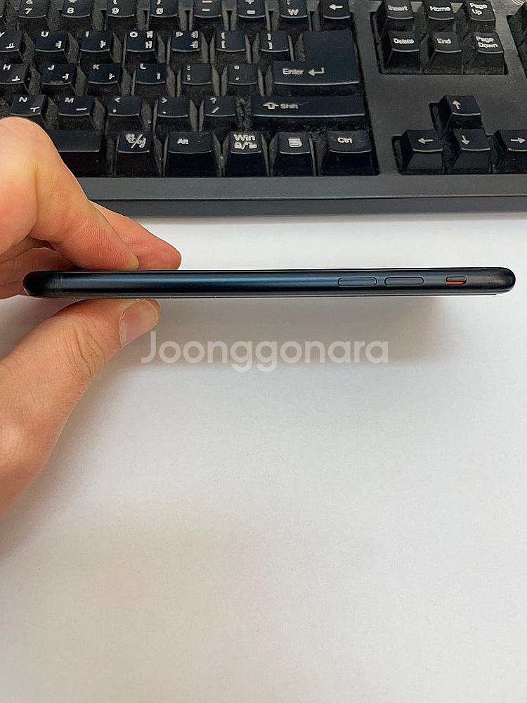 아이폰SE3 블랙 64GB 해외판 배터리98% 상태좋은...--7