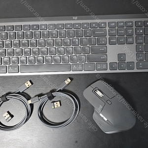 로지텍 MX Keys s + MX Master 3s 그래파이트 판매합니다.