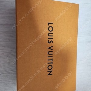 정품 루이비통 에튀보야주 M44500 클러치백 팝니다. S급