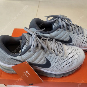 나이키 에어맥스 2017 화이트 블랙 250 판매합니다