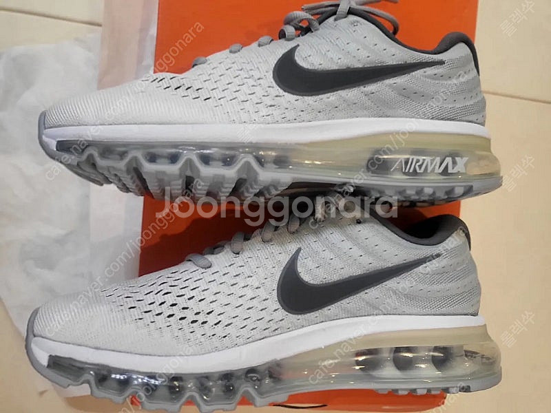 나이키 에어맥스 2017 화이트 블랙 250 판매합니다--2