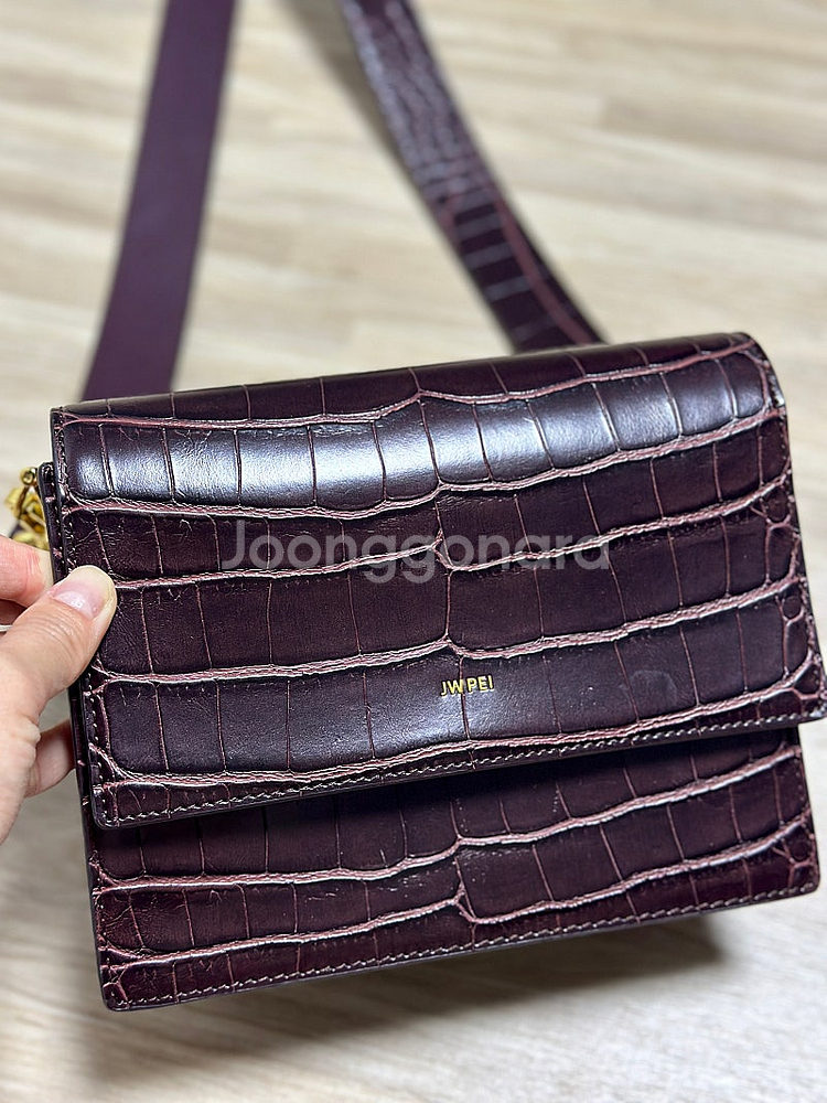 JW PEI 미니 플랩백 브라운--1