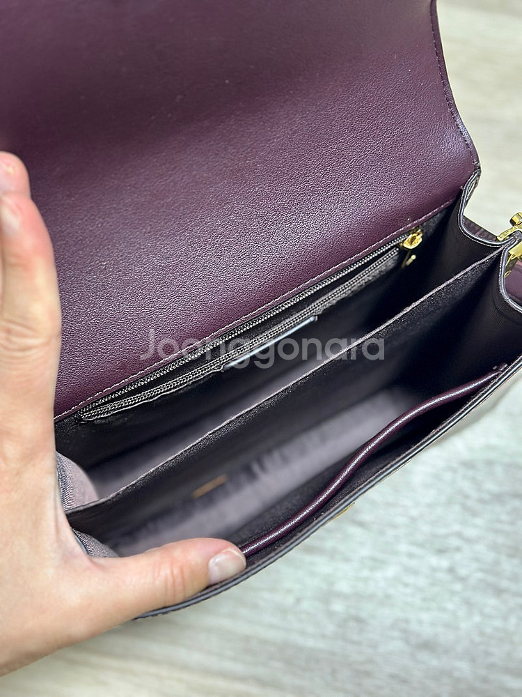 JW PEI 미니 플랩백 브라운--2