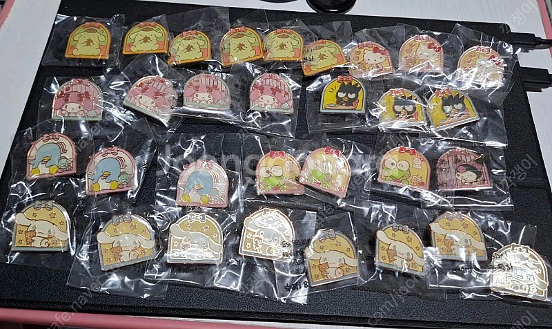 산리오 서프라이즈 마이뱃지--0