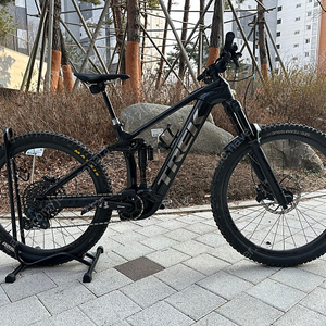 [빠른거래/ 가격내림 700만원] EMTB 2023 트렉 레일 9.8 axs 카본 3세대 M사이즈