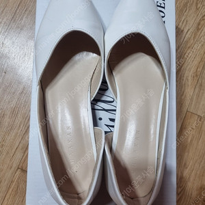 흰색 플랫슈즈 235