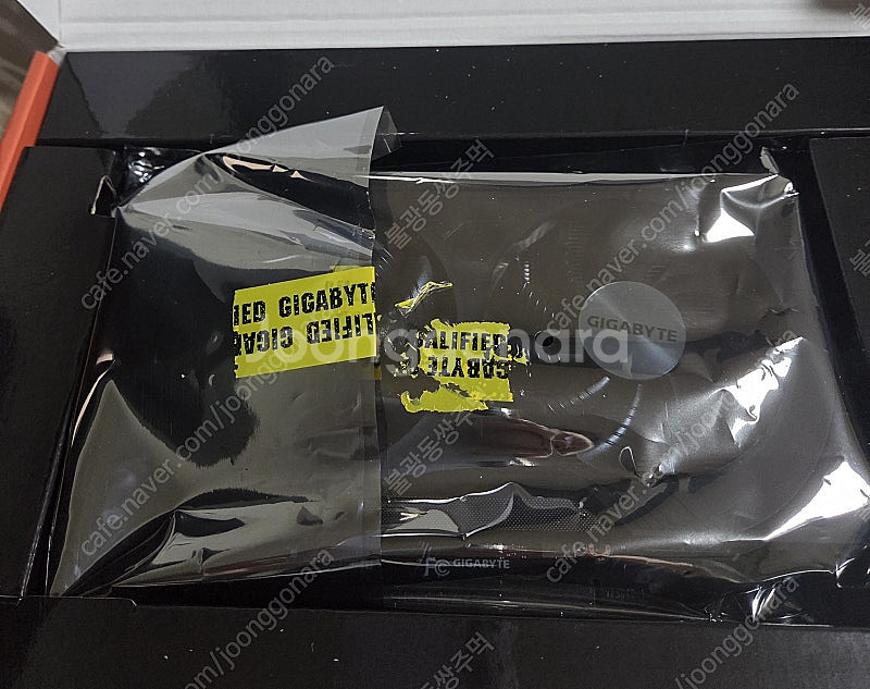 기가바이트 RTX 4060 팝니다.--1