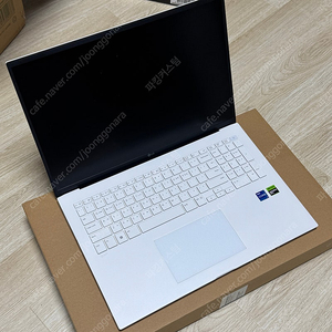 LG 그램 17인치 i7 32g RTX3050 1TB 화이트 노트북 PC 컴퓨터 새상태 풀박스 팝니다. 17ZD90R-EX79K