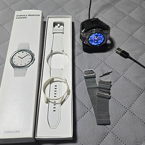 갤럭시 워치4 클래식 42mm 셀룰러 모델(sm-r885n) 판매 합니다.