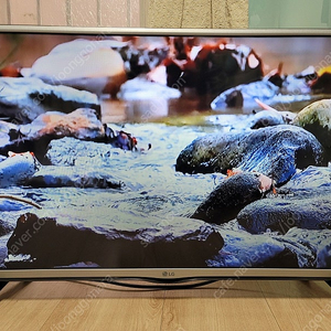 lg tv 모델: 상태 좋은 32LF 550B 팝니다..