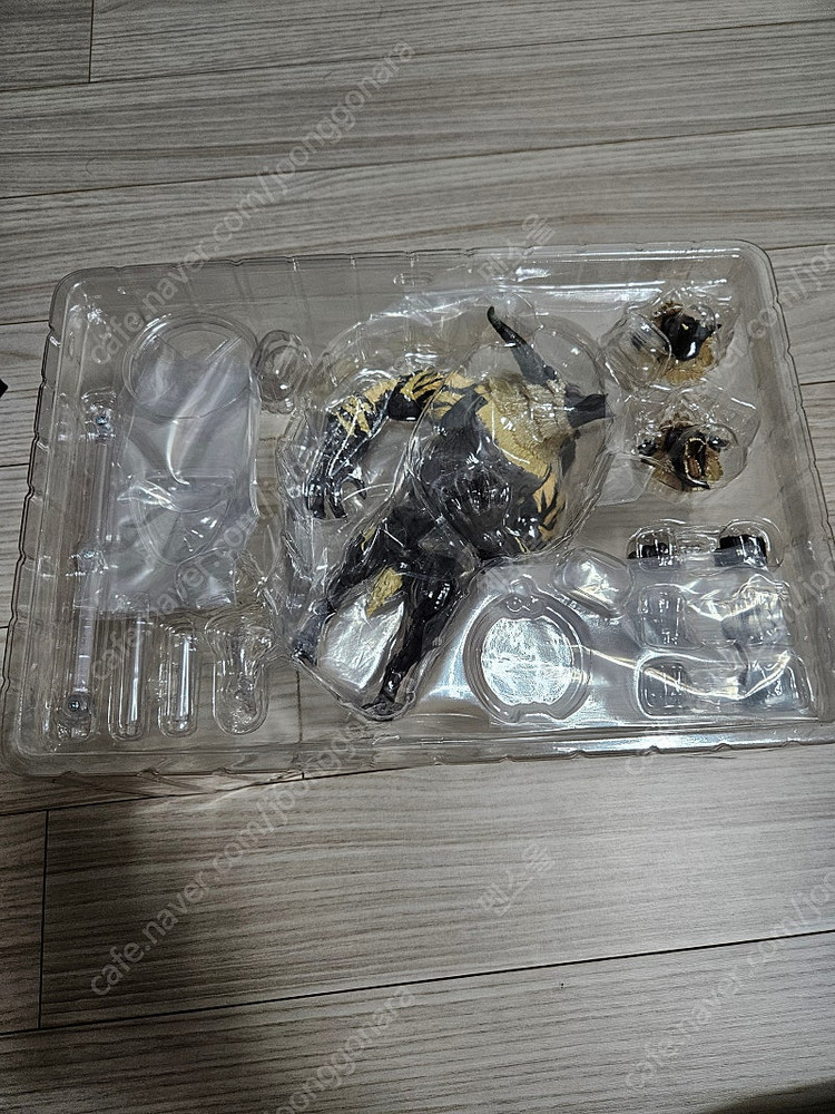 반다이 SH 몬스터아츠 격앙 라잔 팝니다.(택포)--3