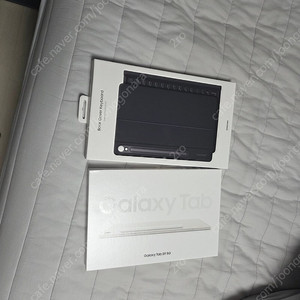갤럭시 탭 S9+(플러스) 베이지 셀룰러 128기가 + 키보드케이스 싸게팝니다