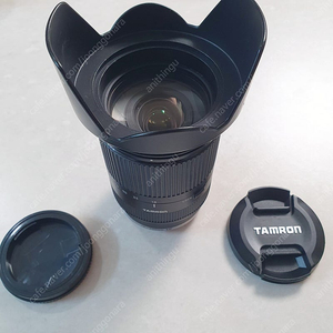소니 미러리스용 탐론 18-200mm VC 수퍼줌렌즈 판매합니다