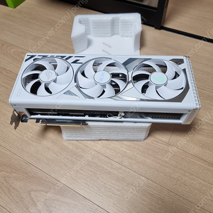 4080 asus 화이트스트릭스(화스)판매합니다