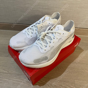 [새상품/275사이즈] PUMA 푸마 리버레이트 나이트로 2 러닝화 런닝화 운동화 화이트 스니커즈