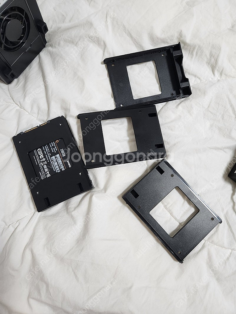 시놀로지 2.5인치 하드/SSD전용 저소음 DS419s...--7