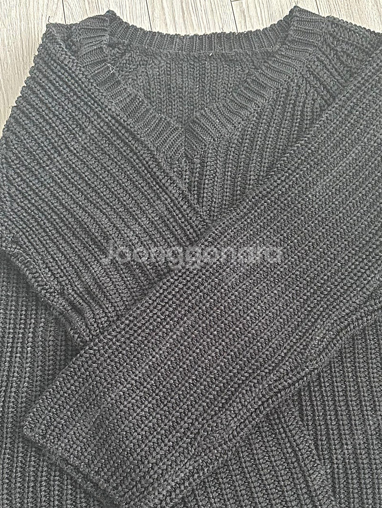 바이씨니 브이넥 루즈핏 니트 새옷.--2