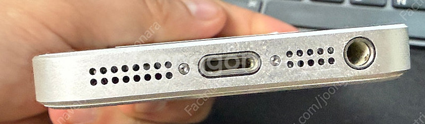 iPhone SE 1세대 128기가 실버 박스풀--3