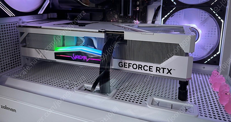 rtx4080super 불칸 화이트