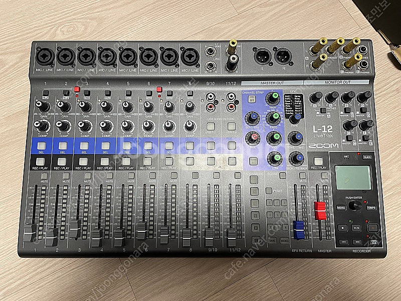 Zoom LiveTrak L-12 멀티트랙 믹서--0