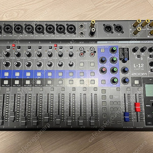Zoom LiveTrak L-12 멀티트랙 믹서